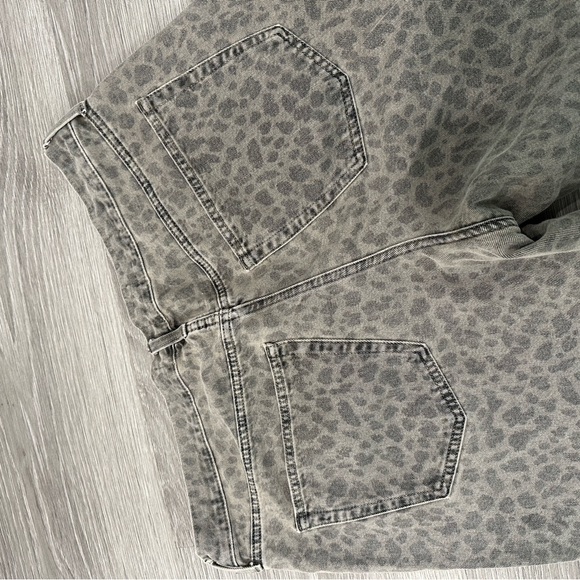 Washed faded leopard denim 90’s baggy Jeans - Picture 5 of 7